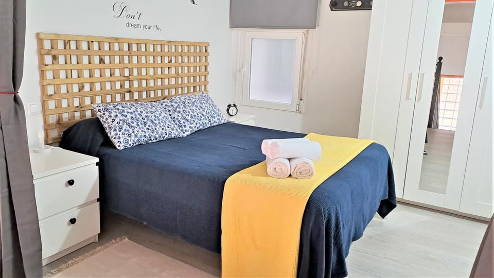 Bed, Photo of the whole room