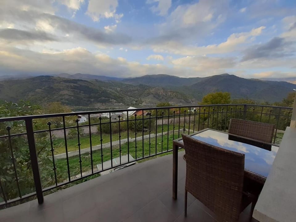 Balcony/Terrace, Mountain view