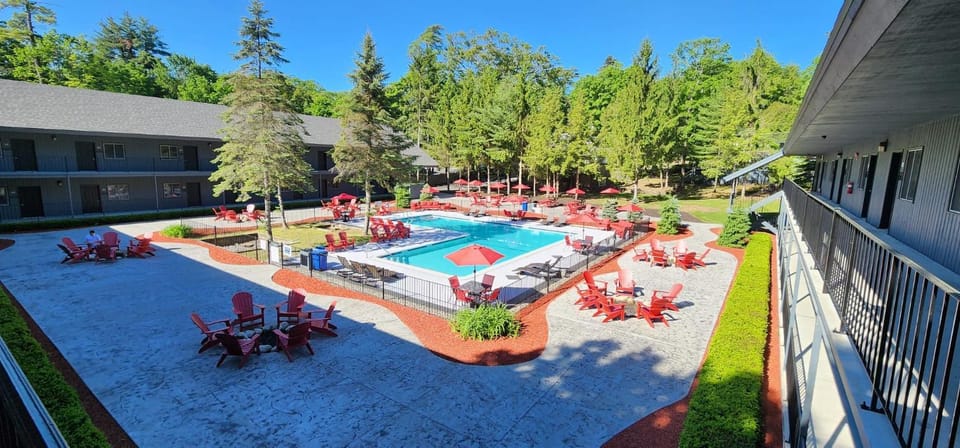 Pool view, Swimming pool, fireplace