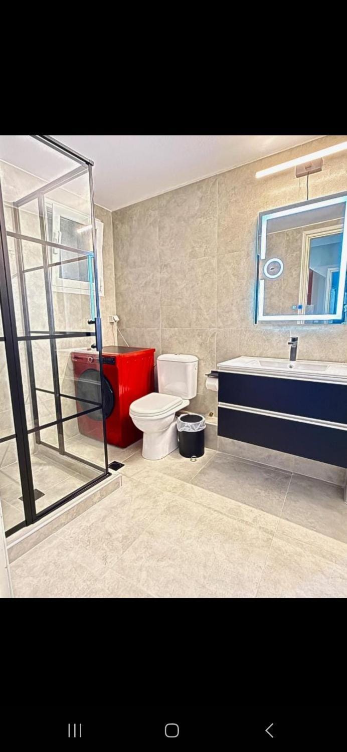 Shower, Toilet, Bathroom