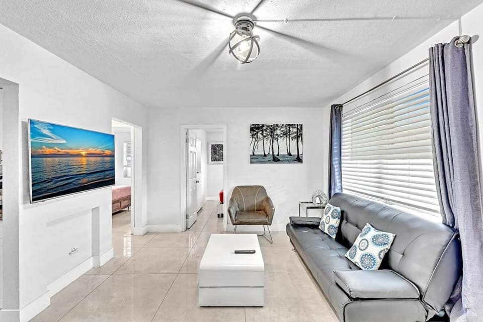 Modern & Comfy 2 BR Mins to Beach & Casino #191 House in Hollywood