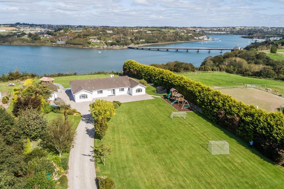 Marina views, Kinsale, Hosted by Exquisite holiday homes, sleeps 20 House in County Cork