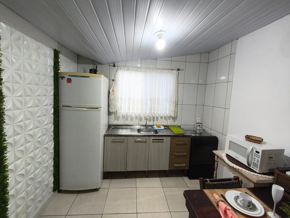 KITNET COM AR CONDICIONADO, TV A CABO E WI-FI... Apartment in Itapema