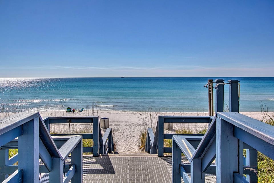 Gulf Coast Getaway w/ Balcony & Resort Amenities! House in Lower Grand Lagoon