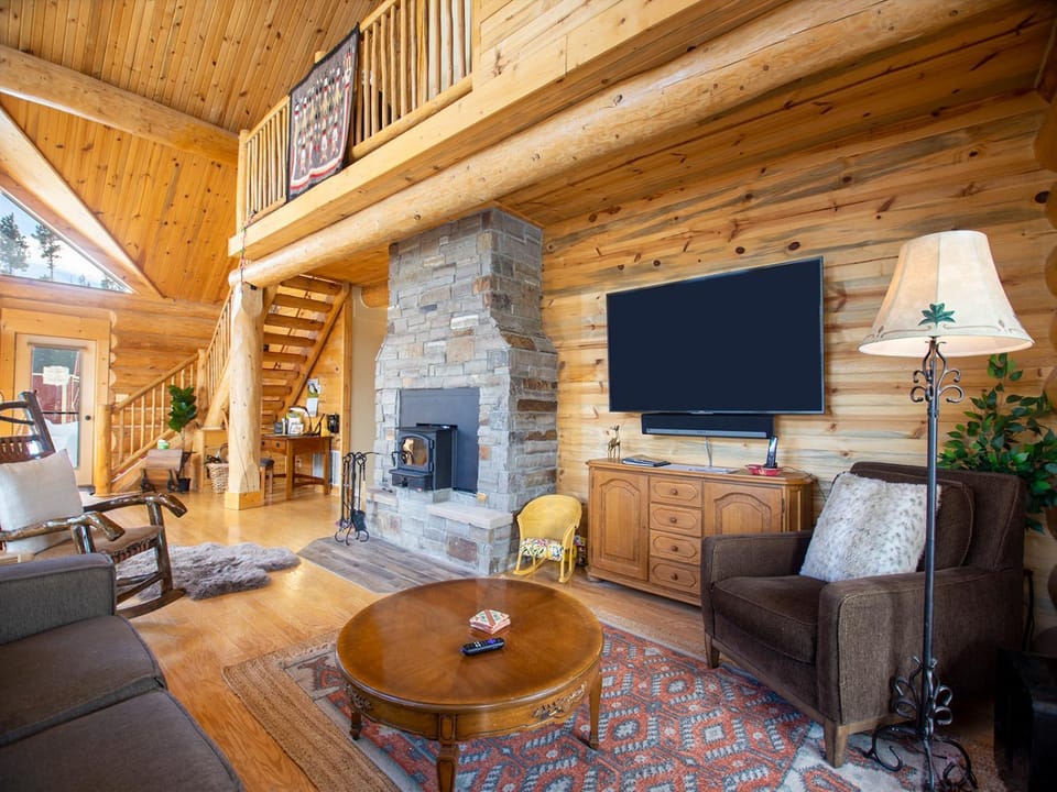 TV and multimedia, Living room, fireplace, furniture