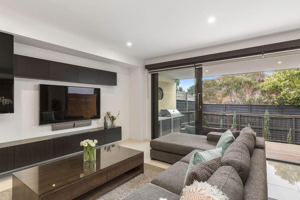 Boutique Stays - Edinburgh Place House in Melbourne