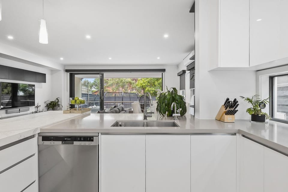 Boutique Stays - Edinburgh Place House in Melbourne