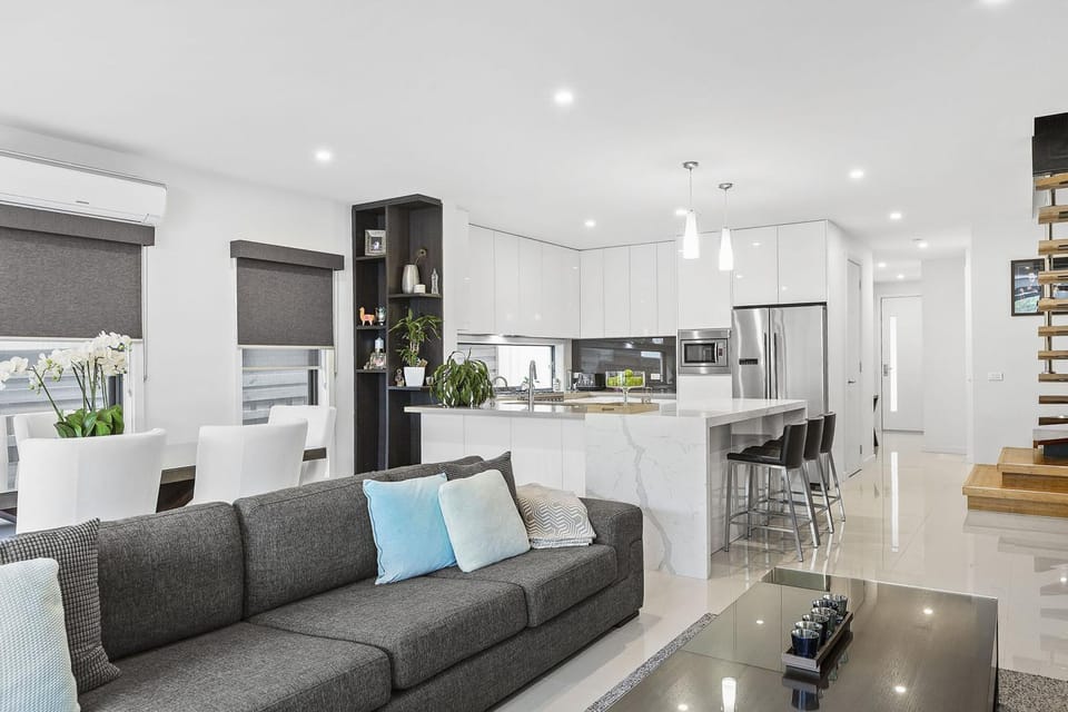 Boutique Stays - Edinburgh Place House in Melbourne