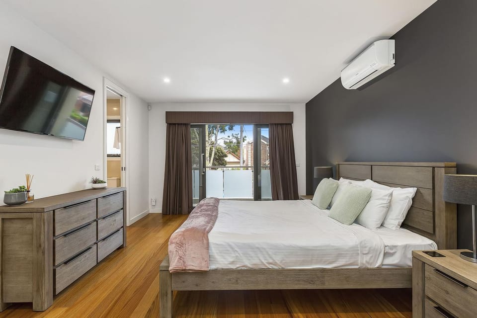 Boutique Stays - Edinburgh Place House in Melbourne