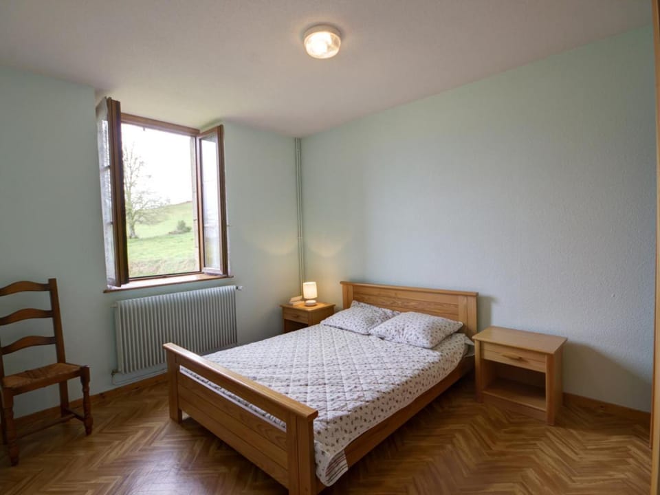 Gîte montagnard 6 pers, animaux admis Country House in Auvergne-Rhône-Alpes