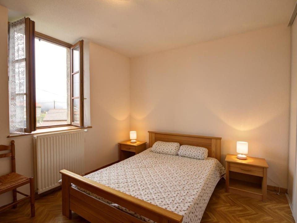 Gîte montagnard 6 pers, animaux admis Country House in Auvergne-Rhône-Alpes