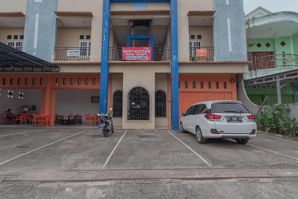 Property building, Facade/entrance, Property logo or sign