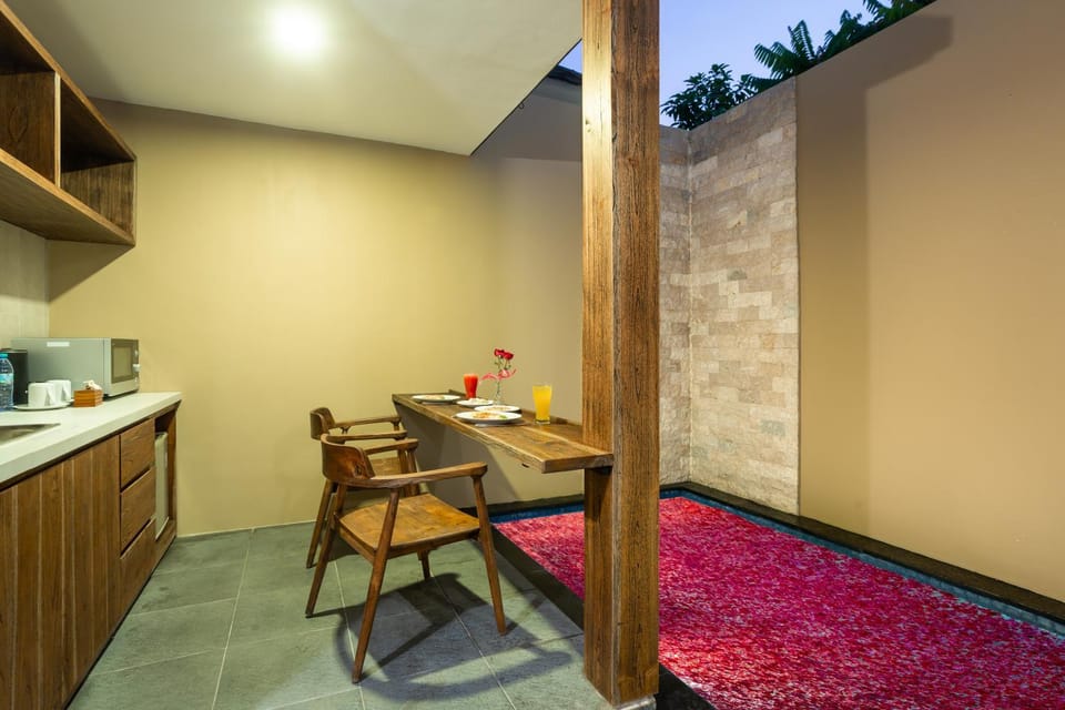 Kitchen or kitchenette, Living room, Seating area, Dining area
