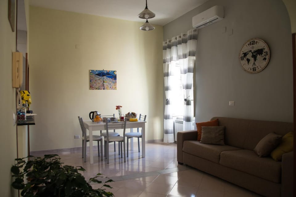 Living room, Seating area, Dining area, air conditioner
