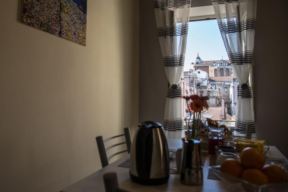 Food and drinks, Dining area, Food, City view