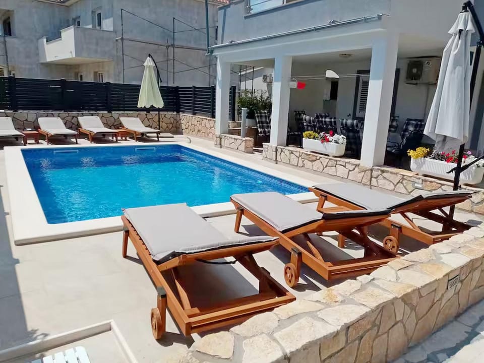 Property building, Swimming pool