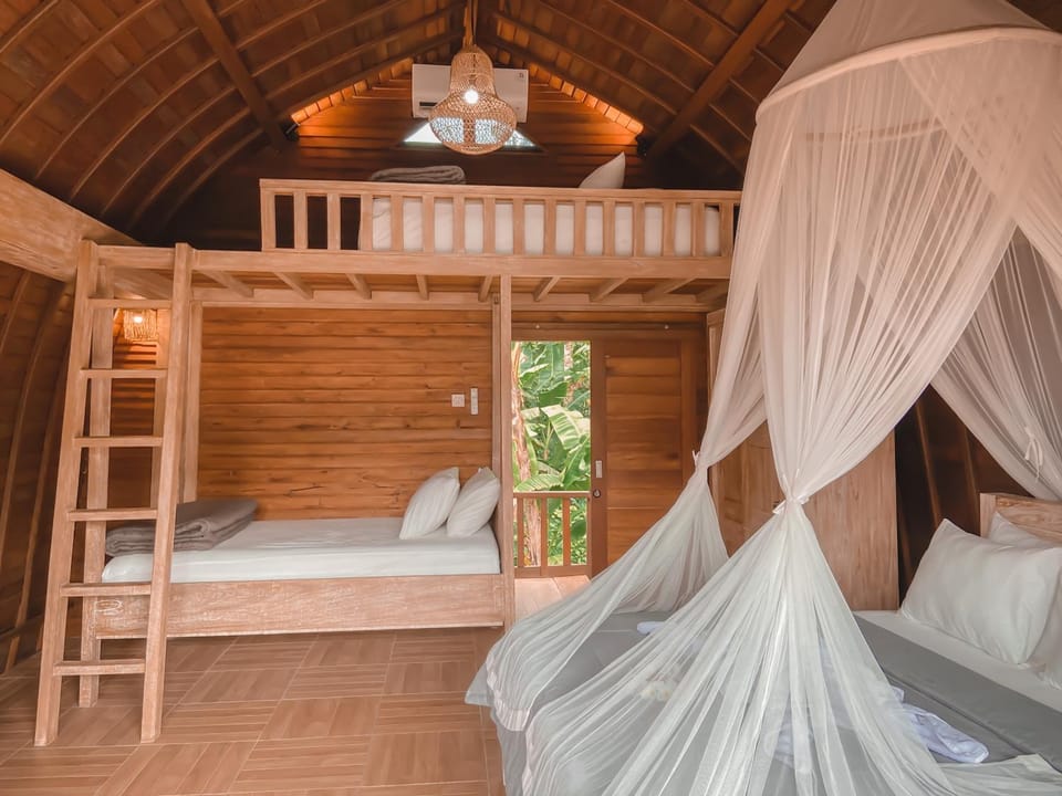 Bed, Photo of the whole room, Bedroom, bunk bed