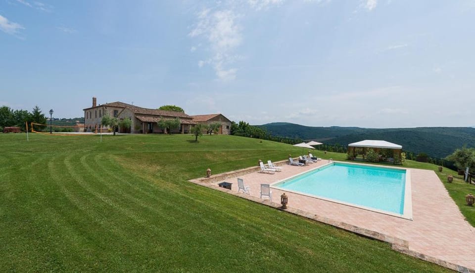 Property building, Day, Natural landscape, Garden, Garden view, Mountain view, Pool view, Swimming pool, sunbed