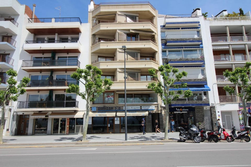 Property building, Facade/entrance, Off site