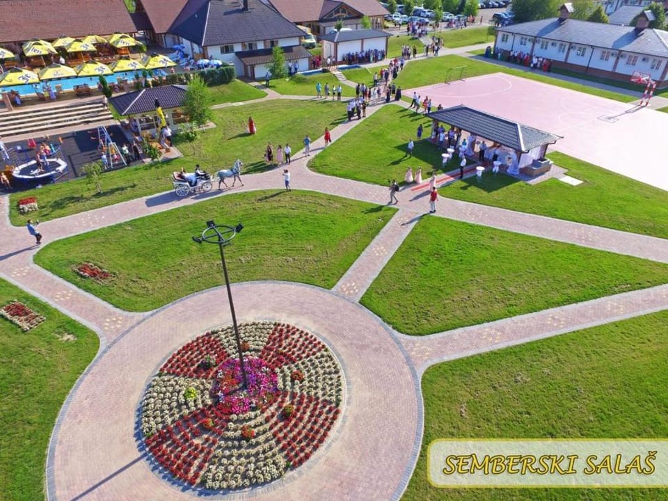 Restaurant/places to eat, Bird's eye view, Garden view
