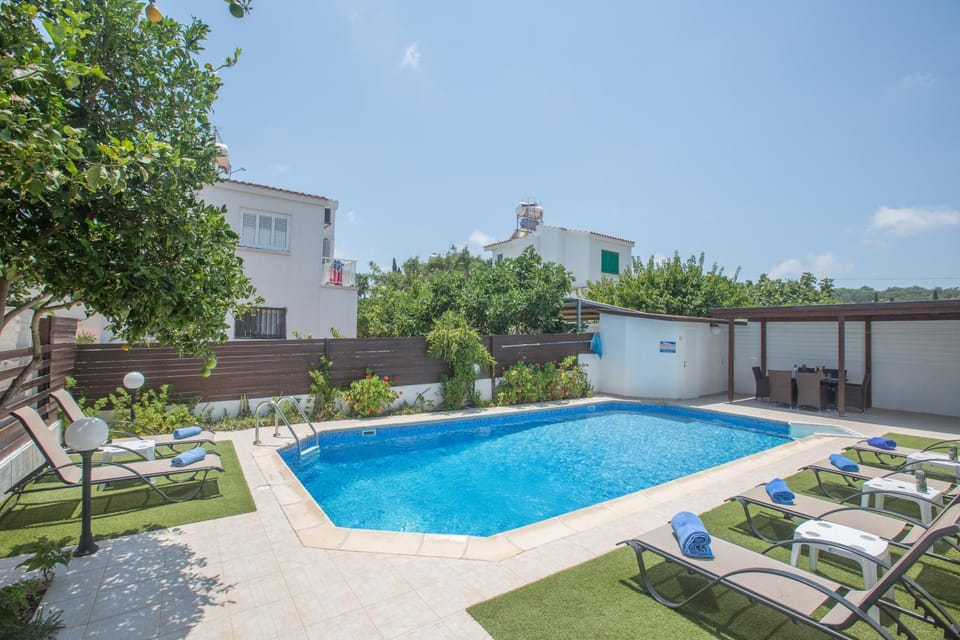 Garden, Seating area, Swimming pool