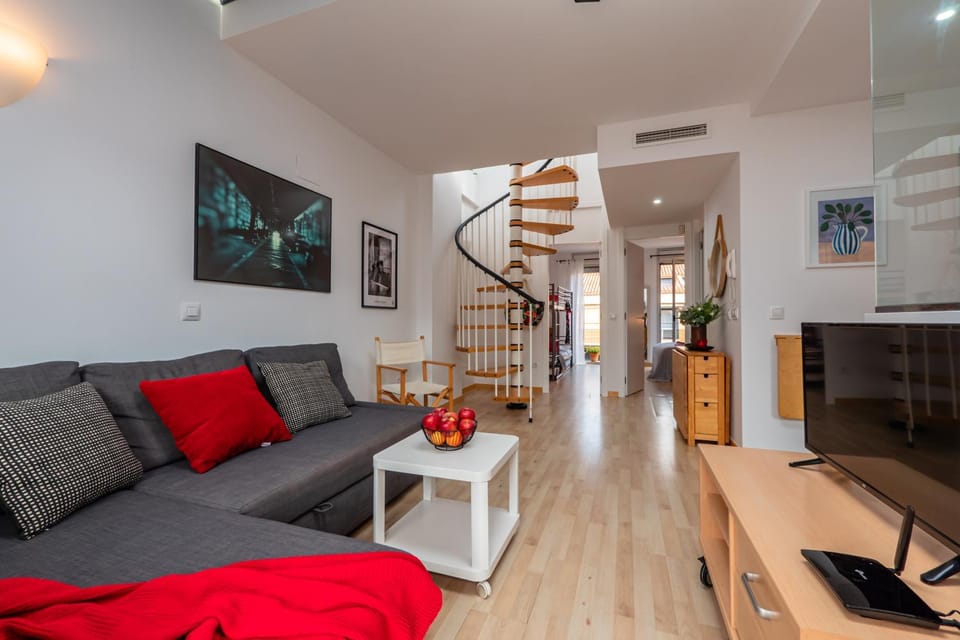 TV and multimedia, Living room, Dining area, Food