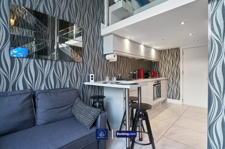 Kitchen or kitchenette, Living room