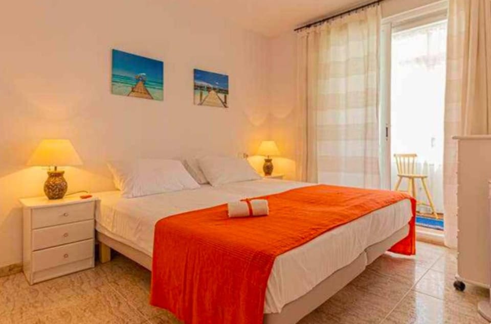 797 HOLIDAY RENTALS - Piso para 4 con amplia terraza al jardin y al mar Apartment in Benalmadena