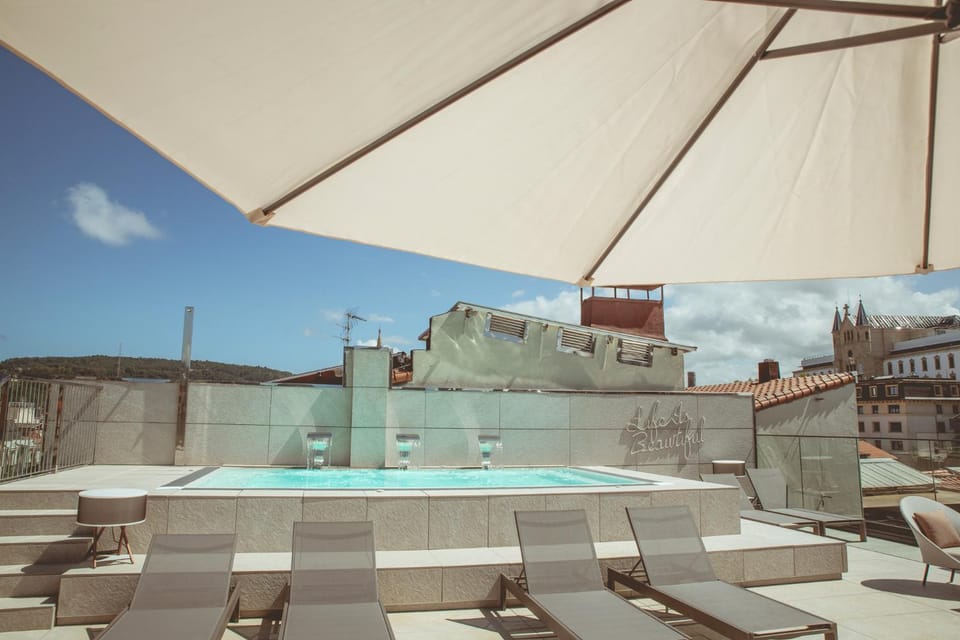 Solarium, Swimming pool