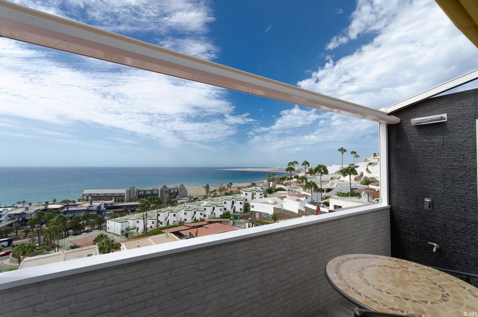 City view, Sea view