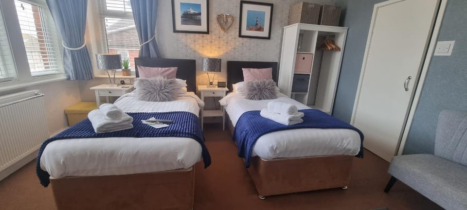 Photo of the whole room, Bedroom, towels