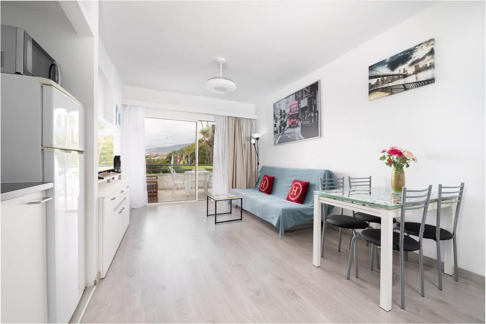 Living room, Dining area, minibar