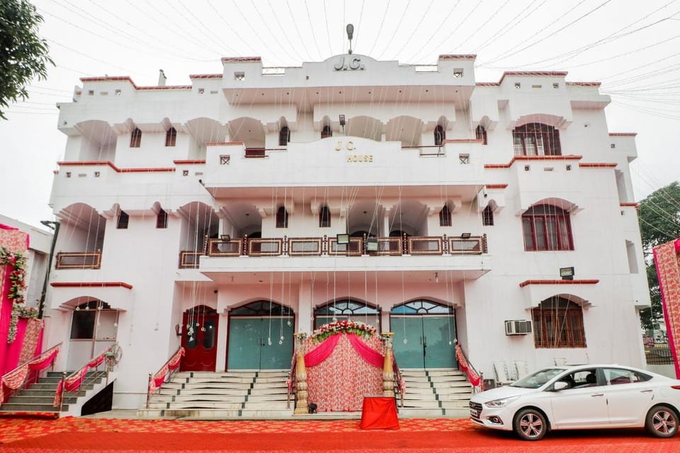 Facade/entrance