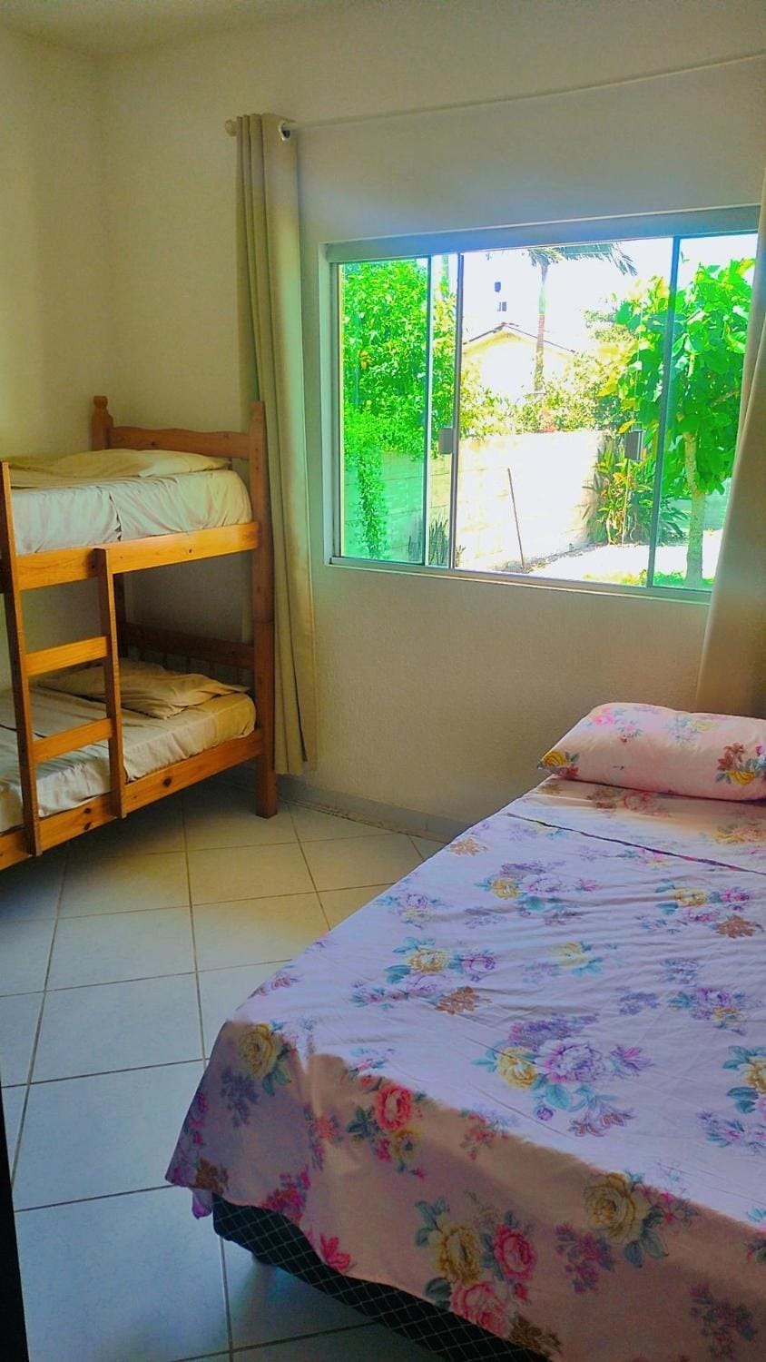 Gênesis Beach Hostel! Quartos compartilhados e privativos na Pinheira Hostel in Florianopolis