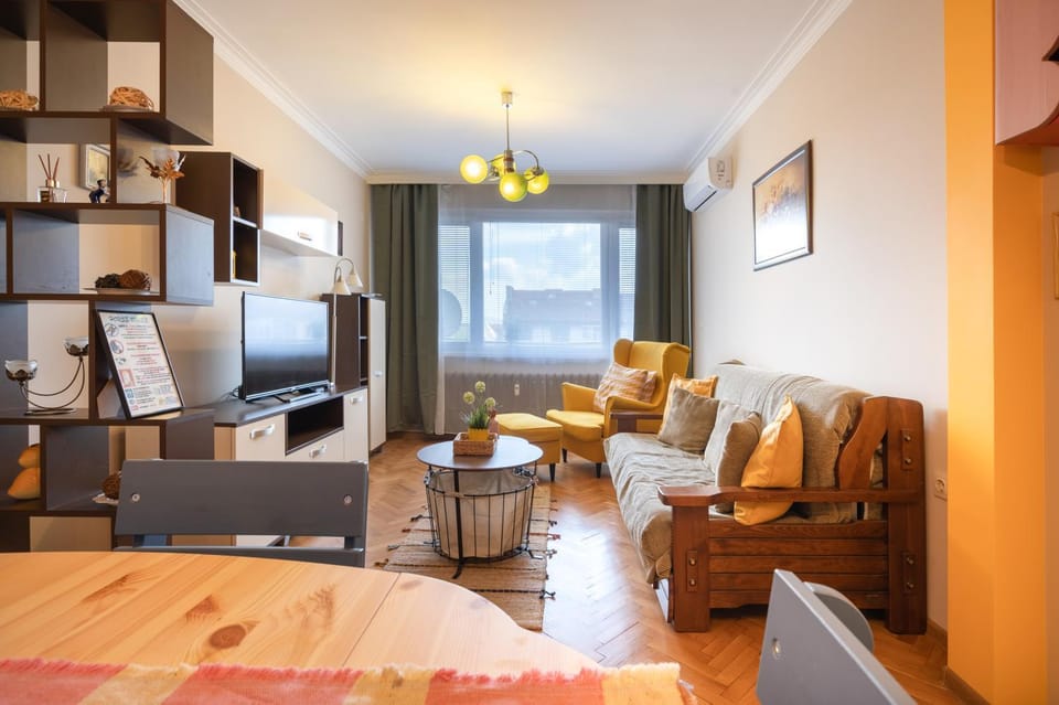 Communal lounge/ TV room, TV and multimedia, Living room, Seating area