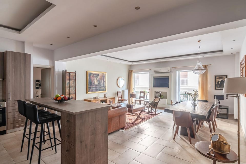Living room, Seating area, Dining area