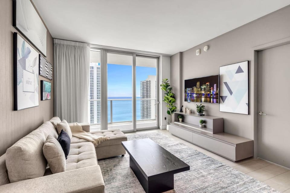 Hyde Beach House Hollywood Private Suites Apartment hotel in Hollywood Beach