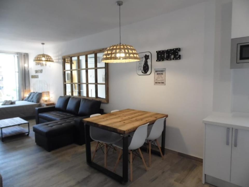 AlquilaEasy San Enrique Apartment in Torremolinos