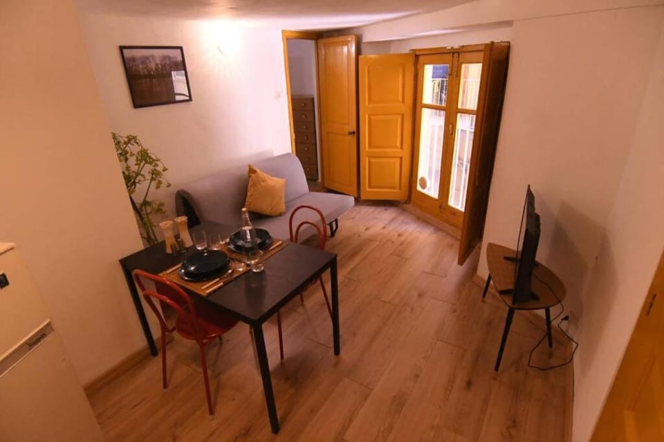 TV and multimedia, Living room, Seating area, Dining area