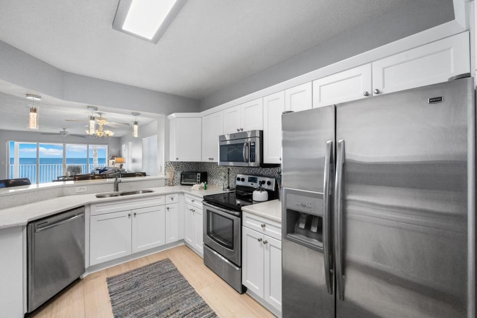 Direct Beachfront - 3B2B - The Tides #266 Apartment in North Redington Beach