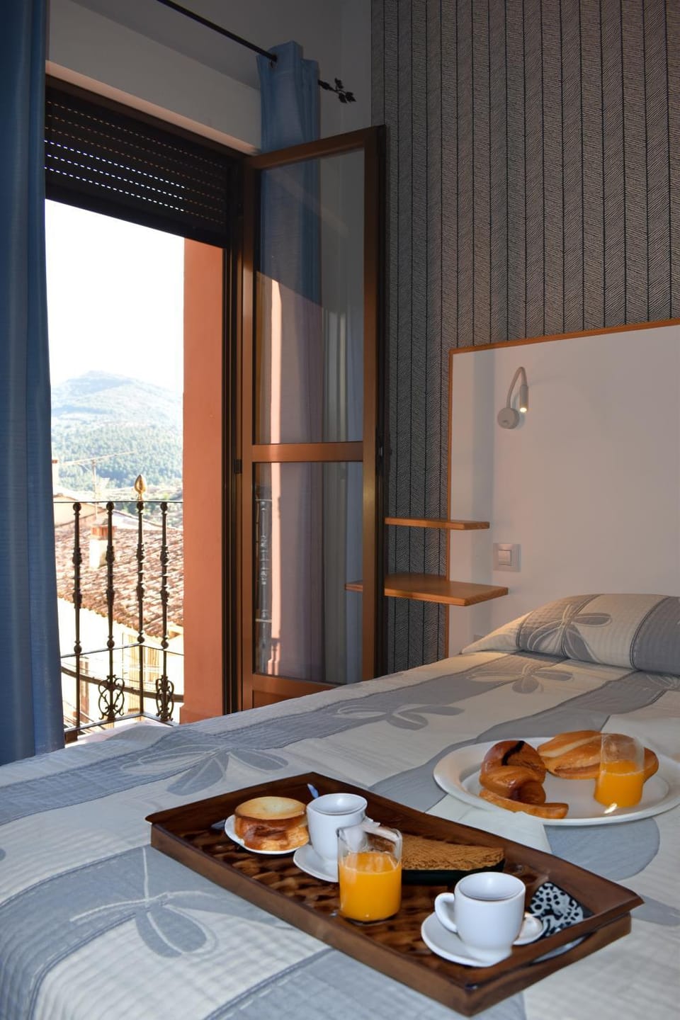 Bed, Mountain view, Breakfast