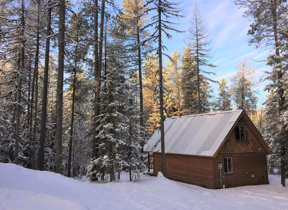 Property building, Natural landscape, Winter, View (from property/room), Mountain view