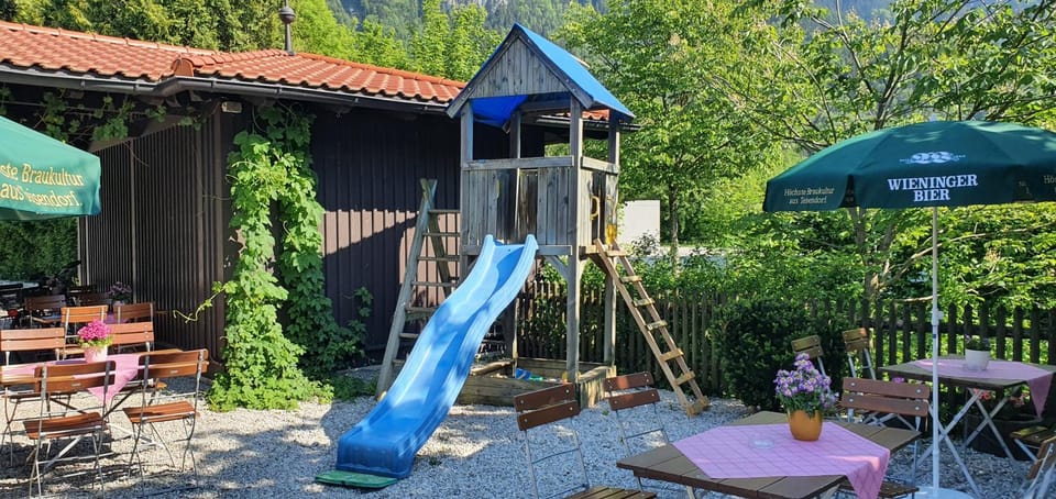 Patio, Restaurant/places to eat, Children play ground