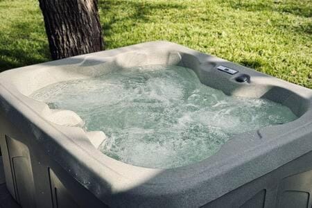 Hot Tub! The Blue Ridge Luxury Container Home House in Waco
