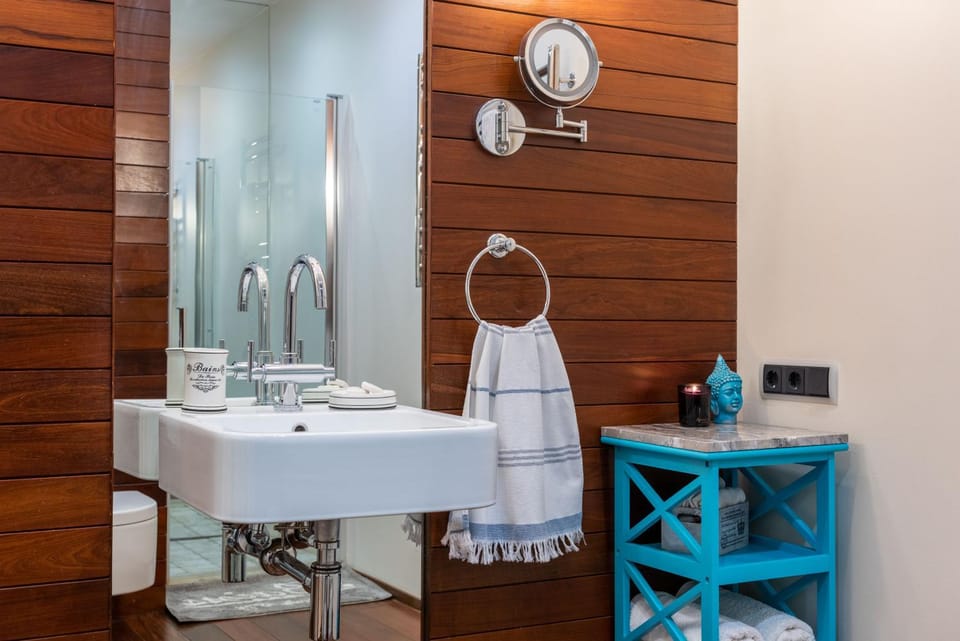 Bathroom, Decorative detail, Decorative detail