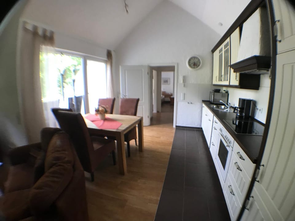 Kitchen or kitchenette, Seating area, Dining area