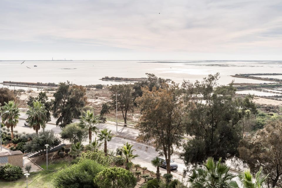 OCEANFRONT: Luxury Spectacular Sea Views and Pool Apartment in Olhão