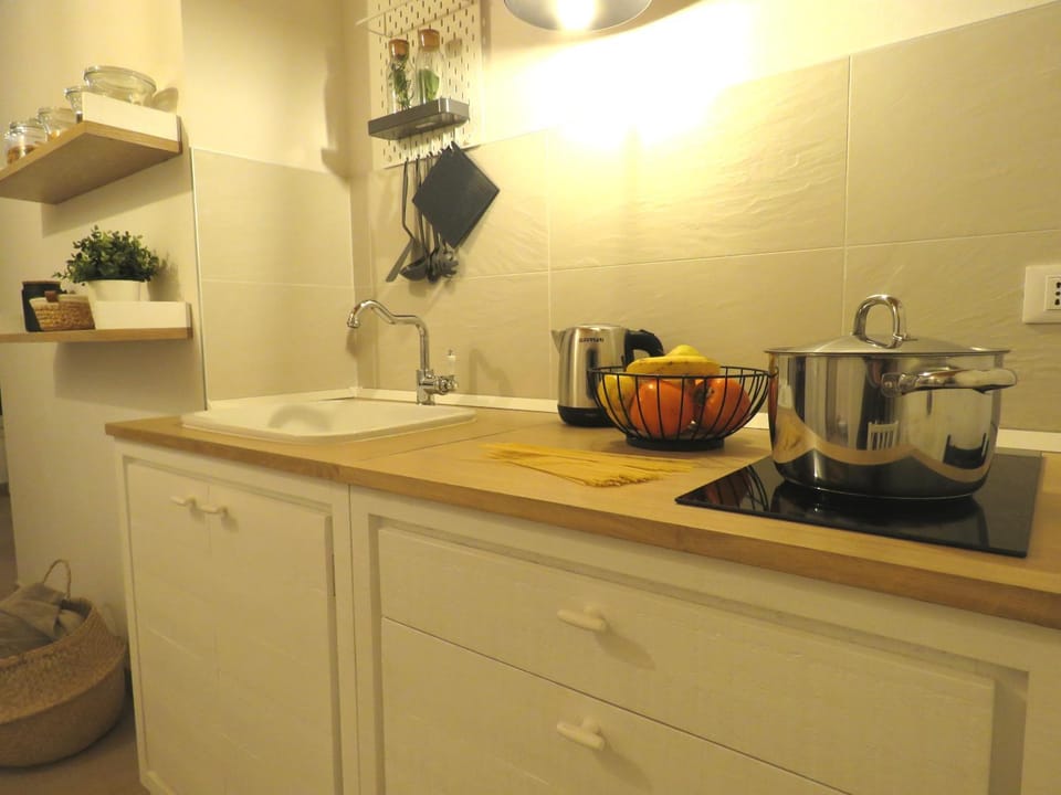 Coffee/tea facilities, Kitchen or kitchenette