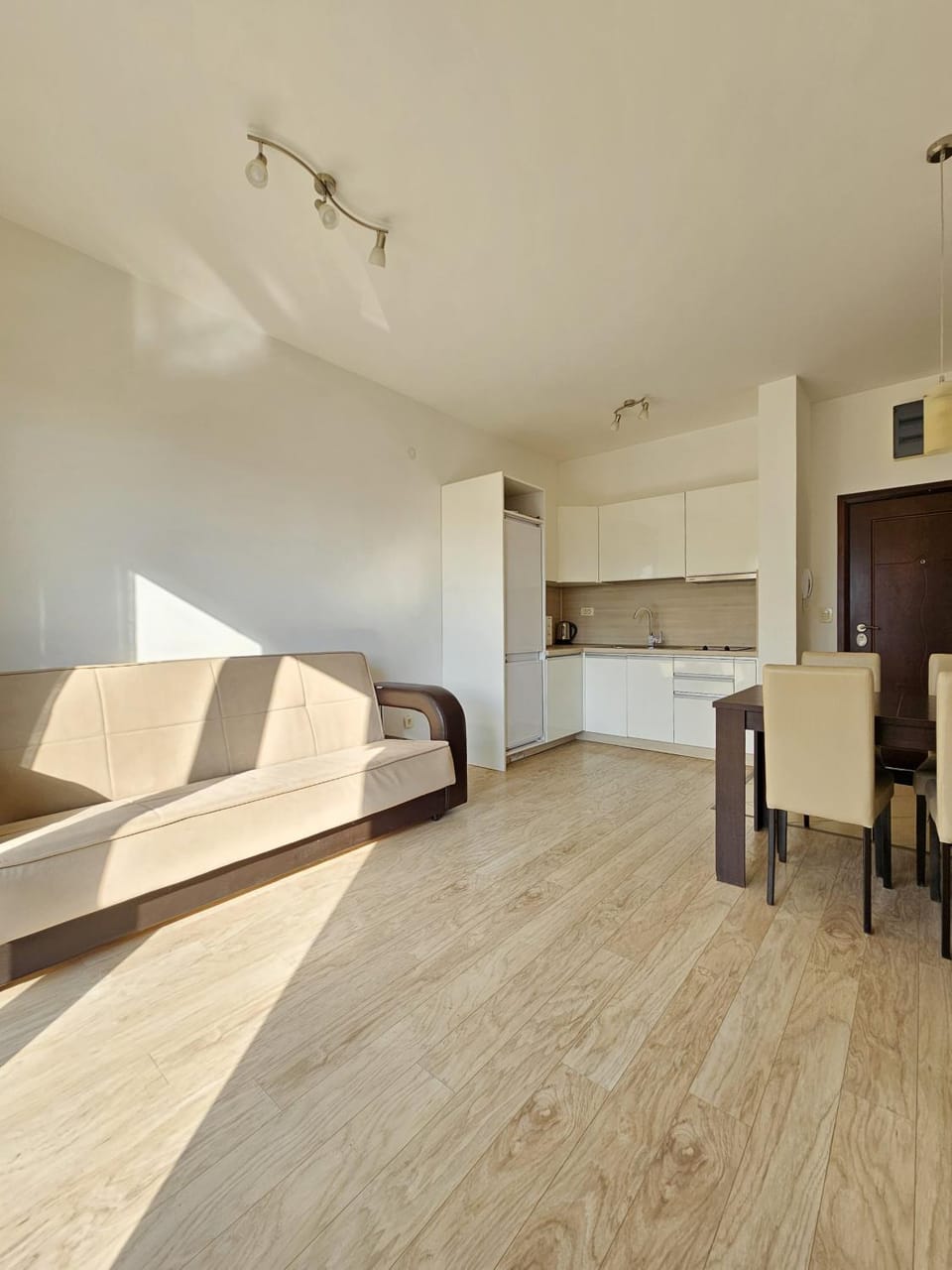 Photo of the whole room, Seating area