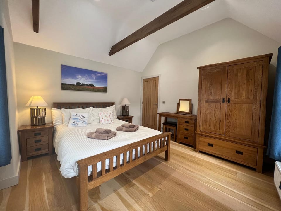 Bed, TV and multimedia, Bedroom, wardrobe